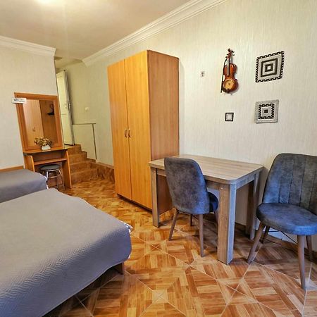 Paata'S Guesthouse Боржоми Екстериор снимка